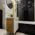 Apartment Reymonta Near Metro Station By Mia *