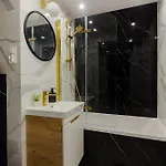 Apartment Reymonta Near Metro Station By Mia *