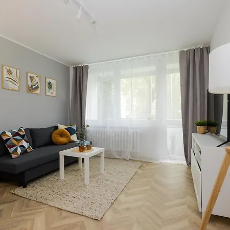 Apartment Reymonta Near Metro Station By Mia