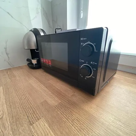 Reymonta Apartment Near Metro Station By Mia Varšava