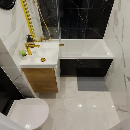 Reymonta Apartment Near Metro Station By Mia