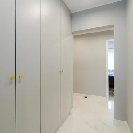 Reymonta Apartment Near Metro Station By Mia