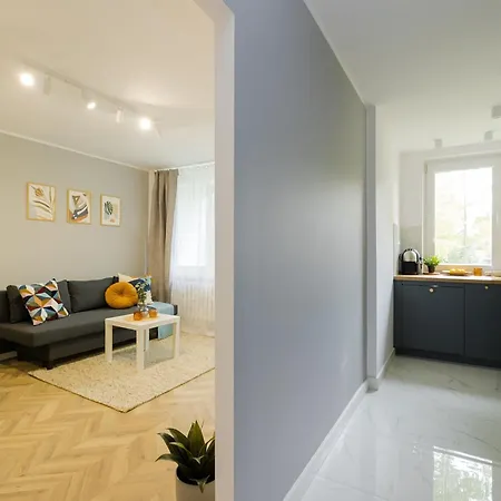 Reymonta Apartment Near Metro Station By Mia