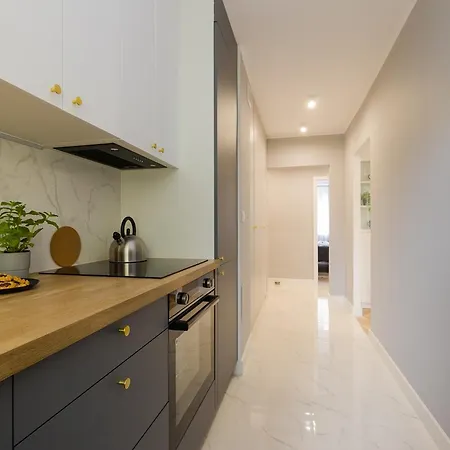 Reymonta Apartment Near Metro Station By Mia Warsaw
