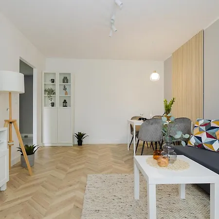 Reymonta Apartment Near Metro Station By Mia Warszawa